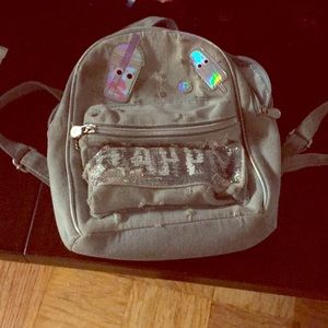 An mini backpack for little ones 💜